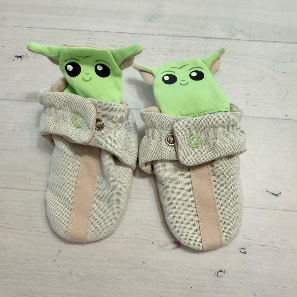 Ro + Me By Robeez Star Wars precious cargo grogu snap baby booties 6-12 months